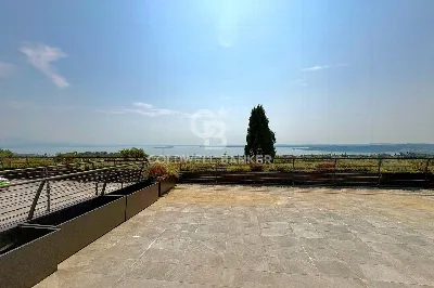 Villa a Padenghe sul Garda