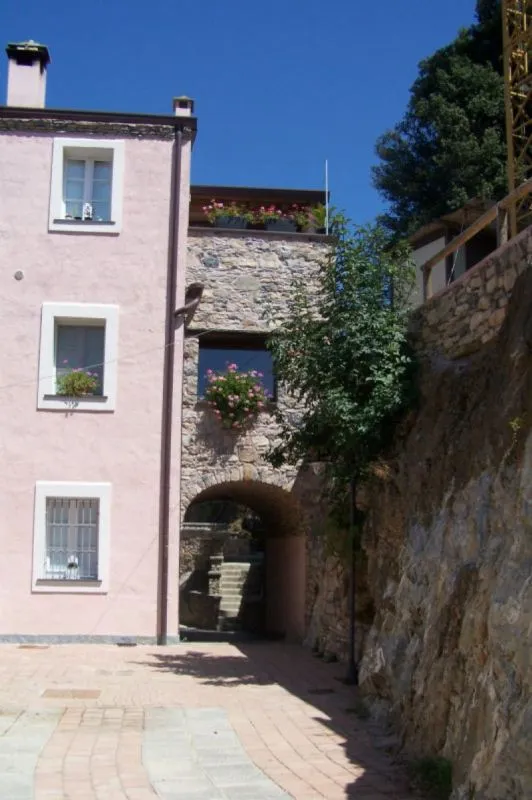 Palazzo/Stabile in vendita a Beverino - foto 2