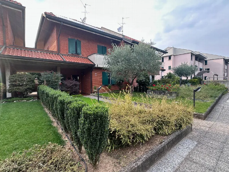 Casa Indipendente in vendita a Osnago - foto 1