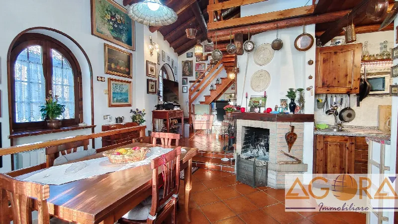Casa Indipendente in vendita a Carezzano - foto 1