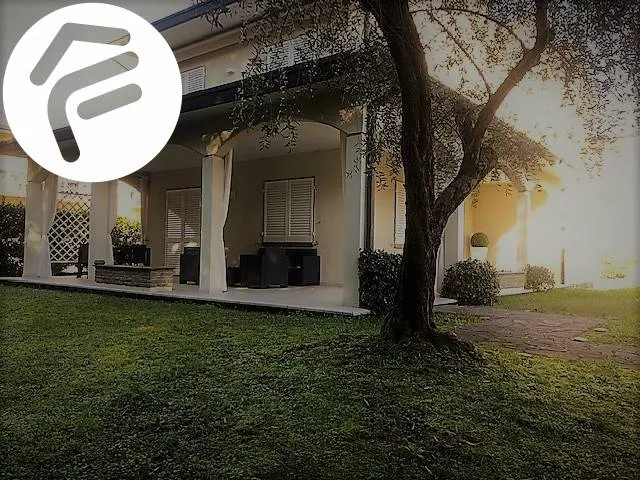 Villa in vendita a Massa, Marina Di Massa - foto 1