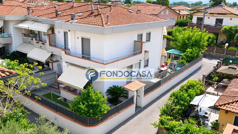 Villa in vendita a Massa, Marina Di Massa - foto 1