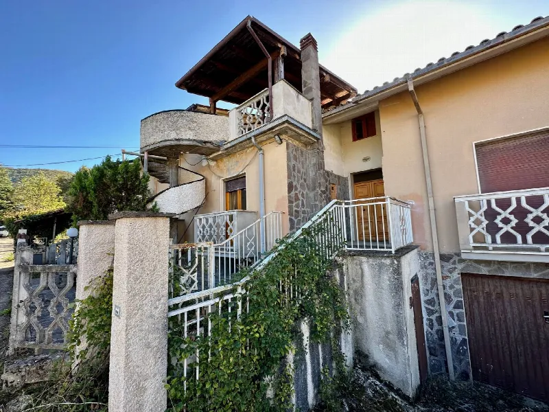Casa Indipendente in vendita a Tione degli Abruzzi - foto 1