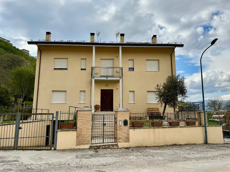 Casa Indipendente in vendita a Caporciano - foto 1