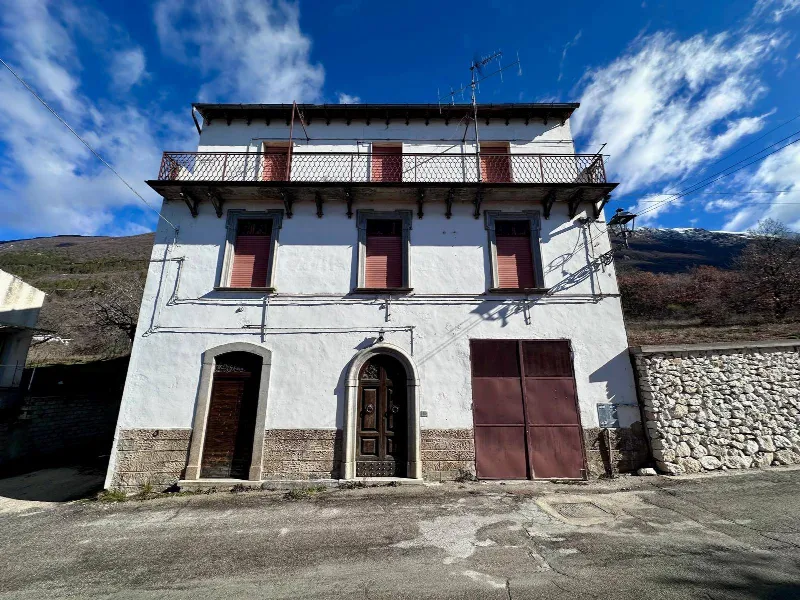 Casa Indipendente in vendita a Villa Santa Lucia degli Abruzzi - foto 1