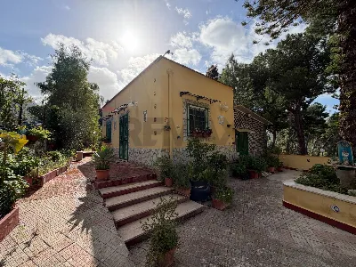 Villa a Ventimiglia di Sicilia