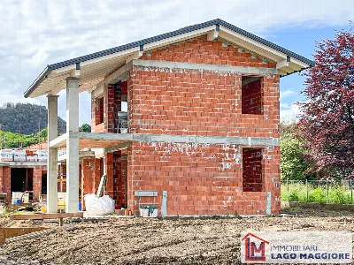 Villa in vendita a Angera - foto 1