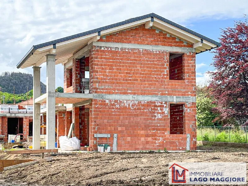 Villa in vendita a Angera - foto 1