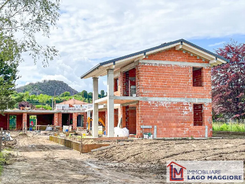 Villa in vendita a Angera - foto 2