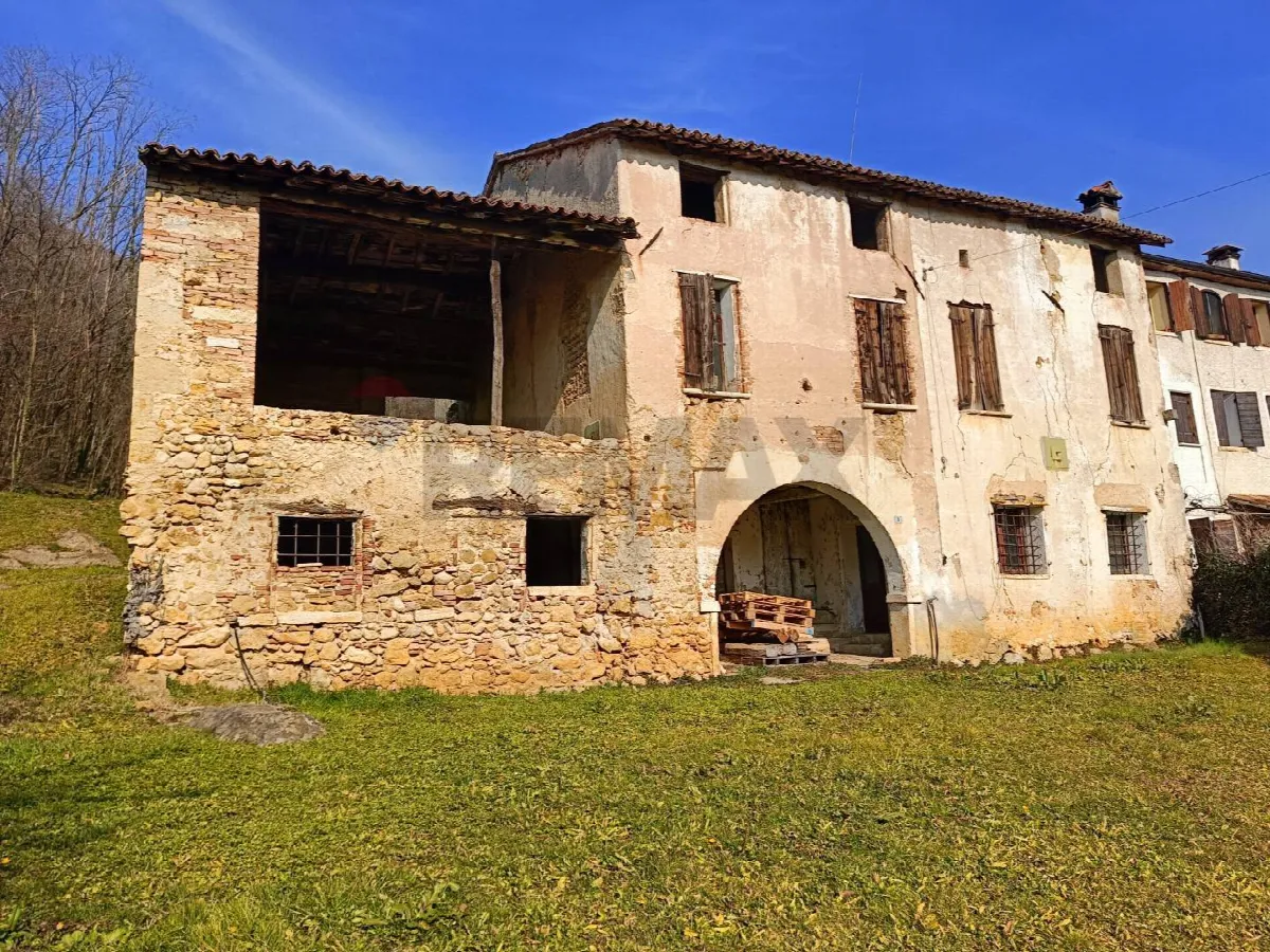 Rustico/Casale in vendita a Castelcucco - foto 3