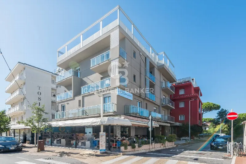 Palazzo/Stabile in vendita a Riccione - foto 1