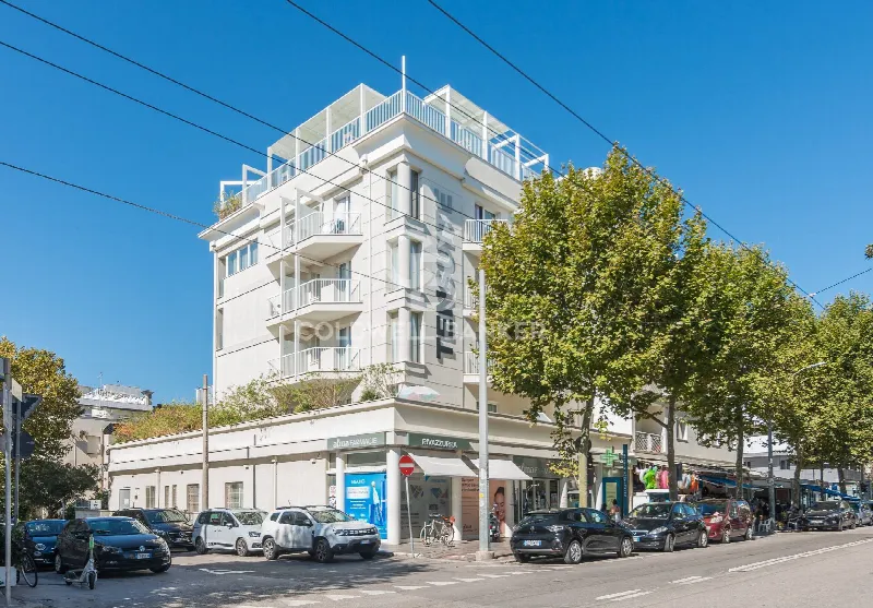 Palazzo/Stabile in vendita a Rimini, Marebello, Rivazzurra, Miramare - foto 1