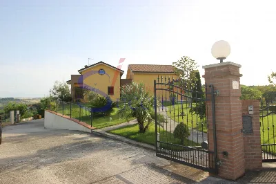 Villa in vendita a Tortoreto - foto 1