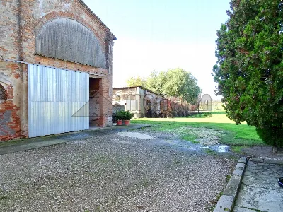 Rustico/Casale a Ferrara