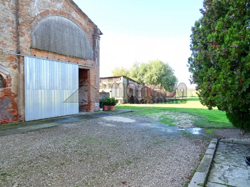 Rustico/Casale in vendita a Ferrara, San Martino, San Bartolomeo - foto 1