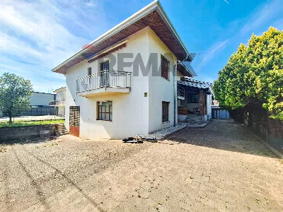 Villa a Fagnano Olona