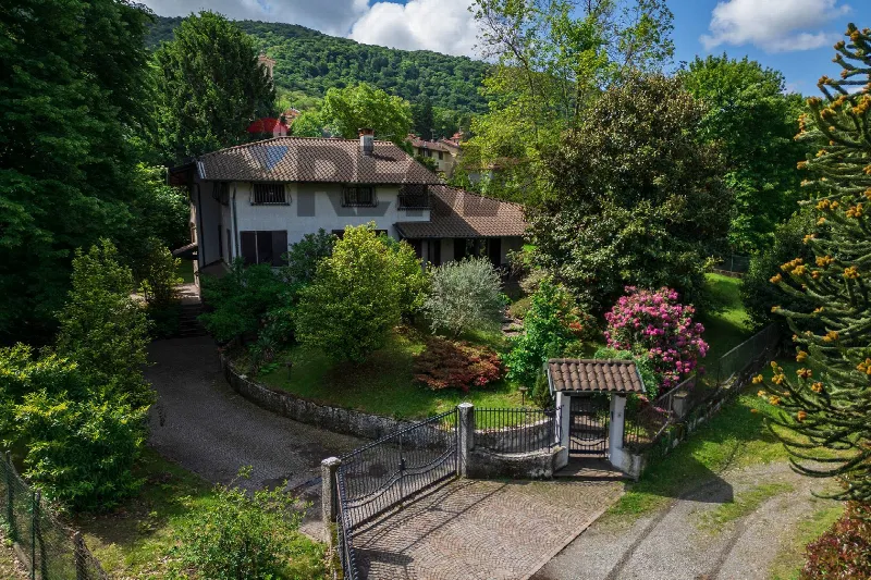 Villa in vendita a Orino - foto 1