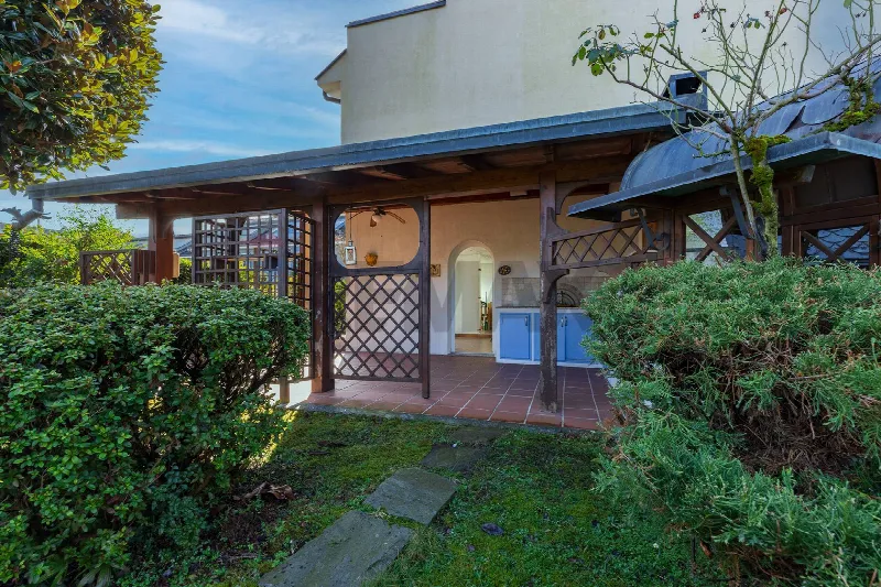 Casa Indipendente in vendita a Castelletto sopra Ticino - foto 1