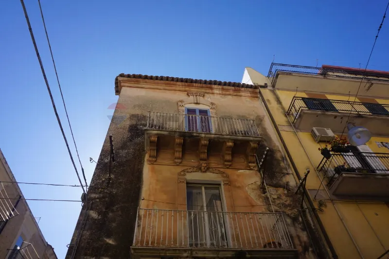 Casa Indipendente in vendita a Ragusa, Ibla, Centro, San Luigi, Archimede - foto 1