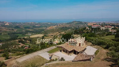 Villa in vendita a Città Sant'Angelo - foto 1