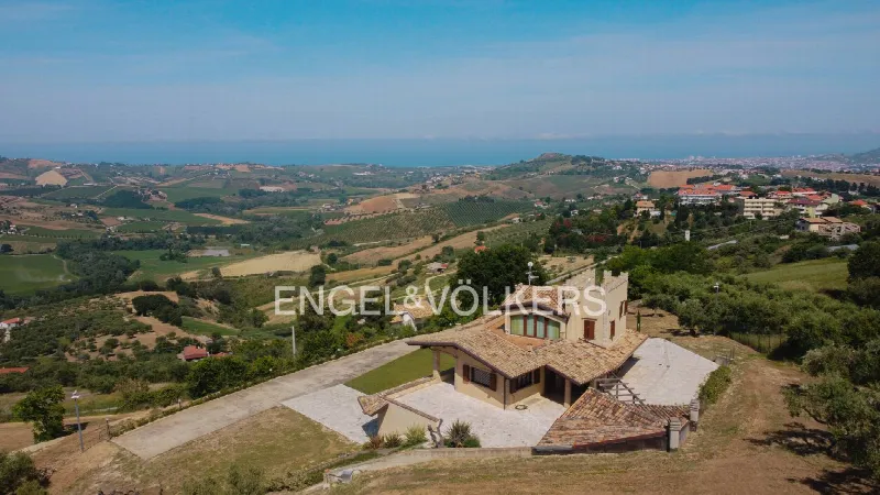 Villa in vendita a Città Sant'Angelo - foto 1