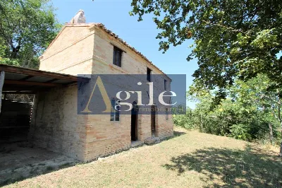 Rustico/Casale in vendita a Carassai - foto 1