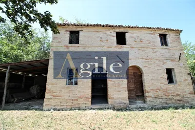 Rustico/Casale in vendita a Carassai - foto 4
