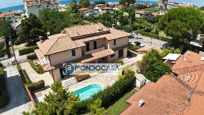 Villa in vendita a Camaiore - foto 1