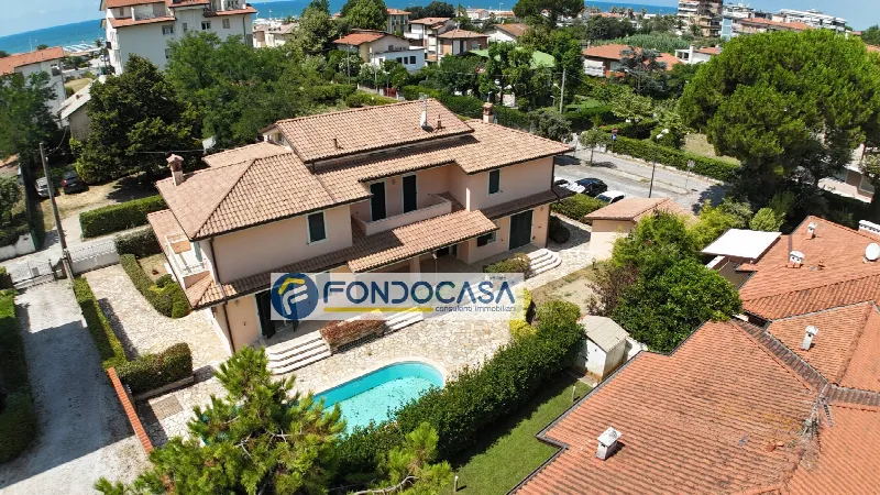 Villa in vendita a Camaiore - foto 1