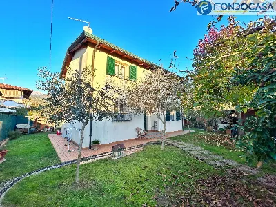 Villa a Montignoso