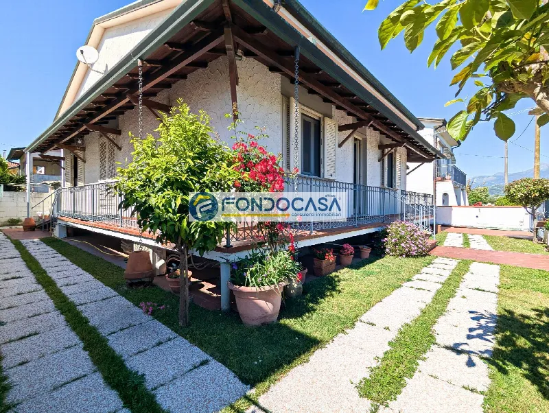 Villa in vendita a Camaiore - foto 1