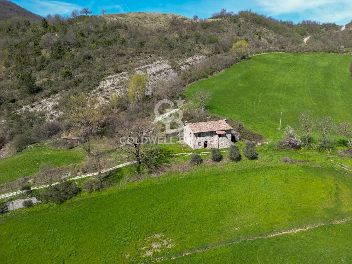 Rustico/Casale in vendita a Cantiano - foto 3