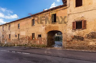 Rustico/Casale in vendita a Cairate - foto 1