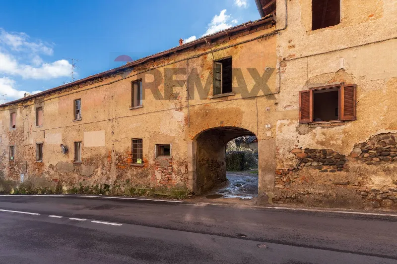 Rustico/Casale in vendita a Cairate - foto 1