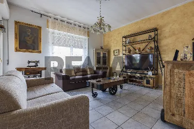 Casa Indipendente in vendita a Cairate - foto 1