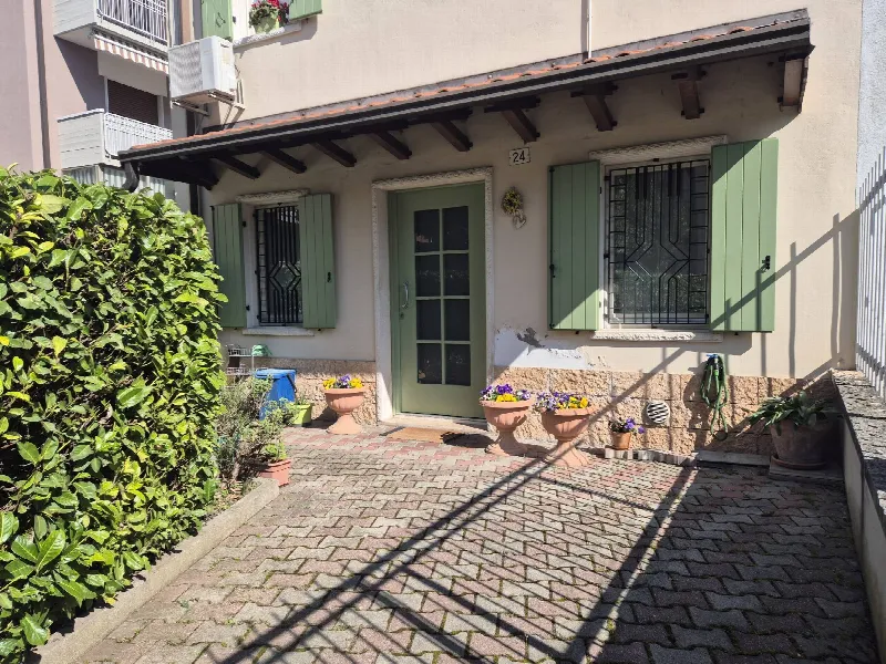 Villa in vendita a Verona, Santa Lucia, Golosine, Zona Fiera - foto 1