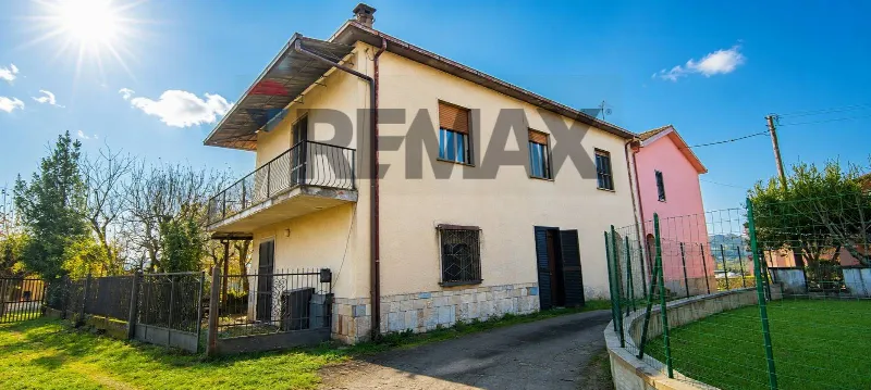 Casa Indipendente in vendita ad Arce - foto 1