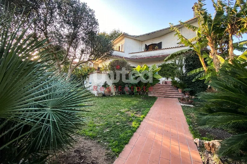 Villa in vendita a Roma, Axa, Casal Palocco, Infernetto - foto 1