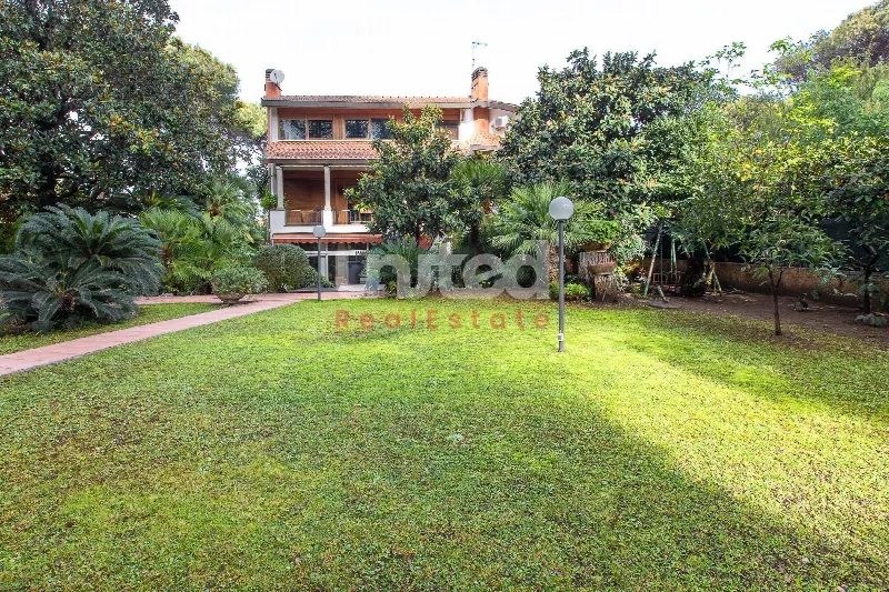 Villa in vendita a Roma, Axa, Casal Palocco, Infernetto - foto 1