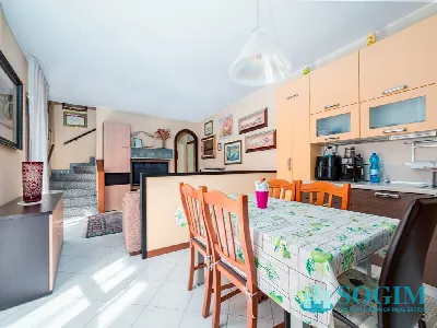 Casa Indipendente in vendita a Merone - foto 3