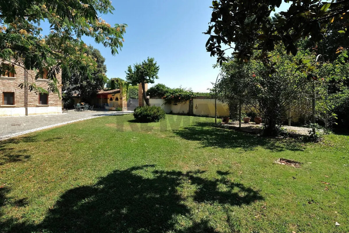 Rustico/Casale in vendita a Ostiglia - foto 3