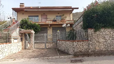 Villa in vendita a Contrada - foto 1