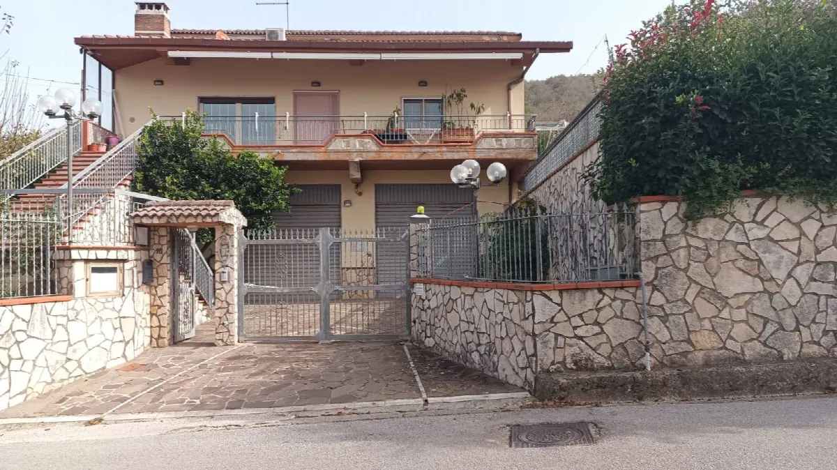 Villa in vendita a Contrada - foto 4