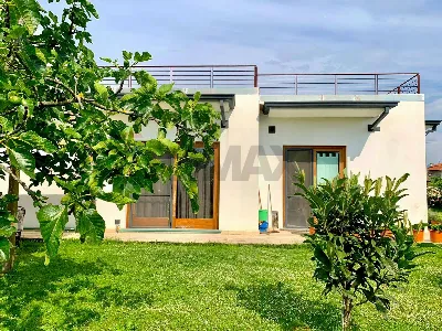 Villa a Montignoso