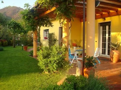 Villa a Montignoso