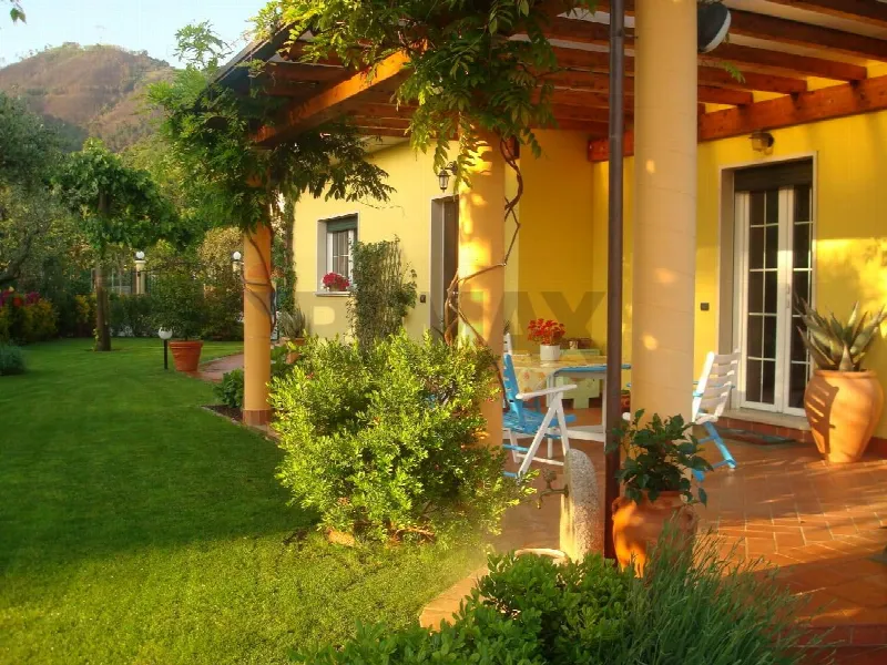 Villa in vendita a Montignoso - foto 1