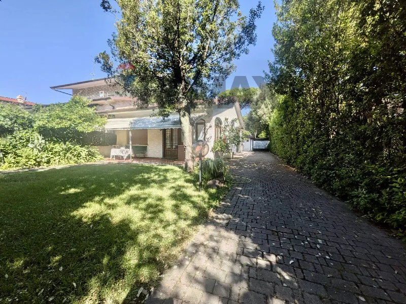 Casa Indipendente in vendita a Forte dei Marmi - foto 1