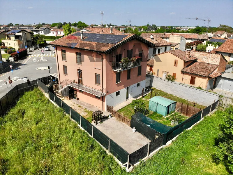 Villa in vendita a Castelvetro Piacentino - foto 1