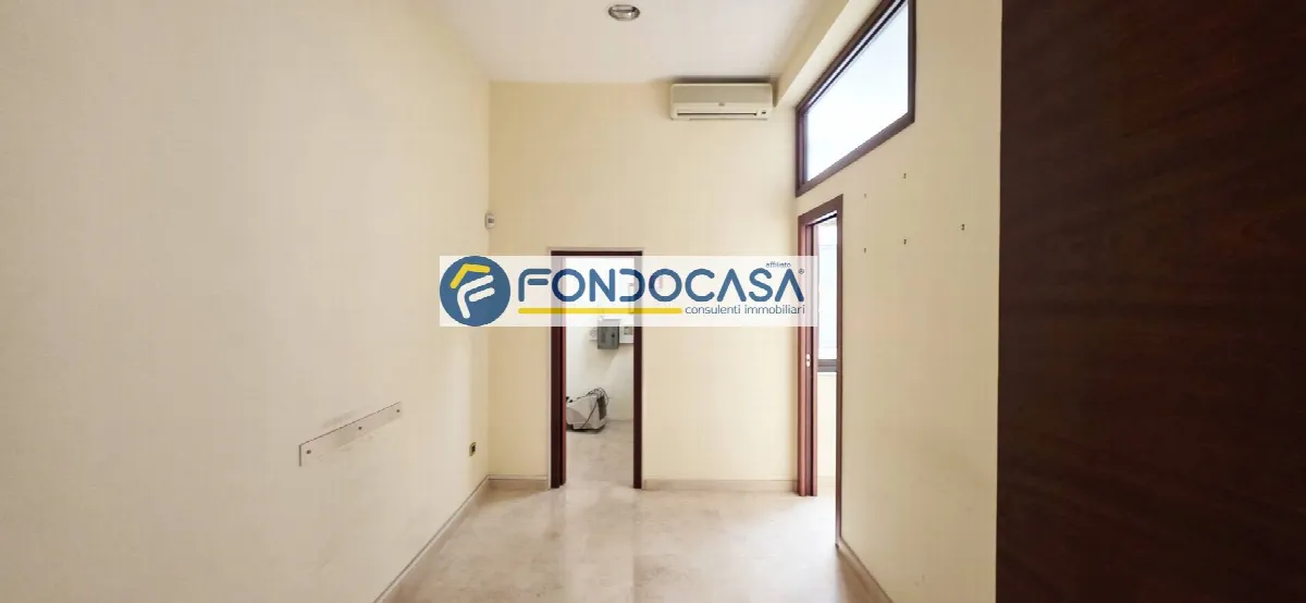 Ufficio in vendita a Brindisi, Centro Storico, Cappuccini, Commenda - foto 5