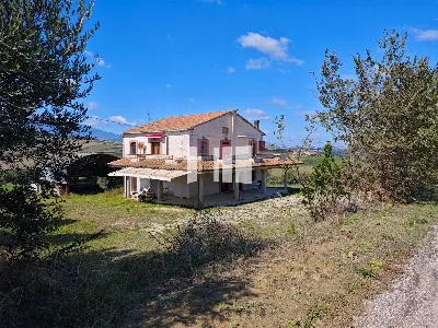 Casa Indipendente in vendita a Bellante - foto 1
